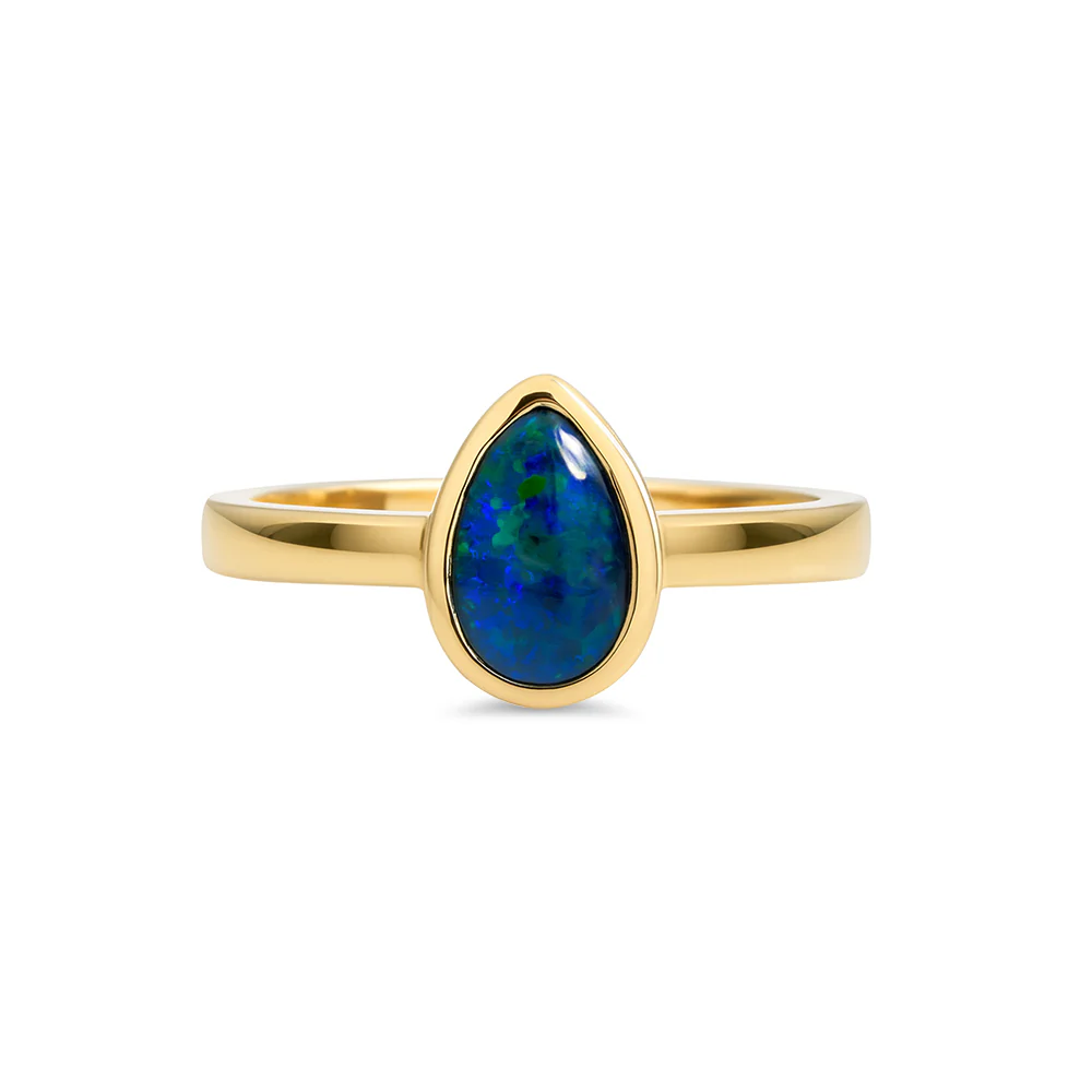 9CT YELLOW GOLD WITH 8X5MM PEAR SHAPED OPAL TRIPLET RING. SIZE N