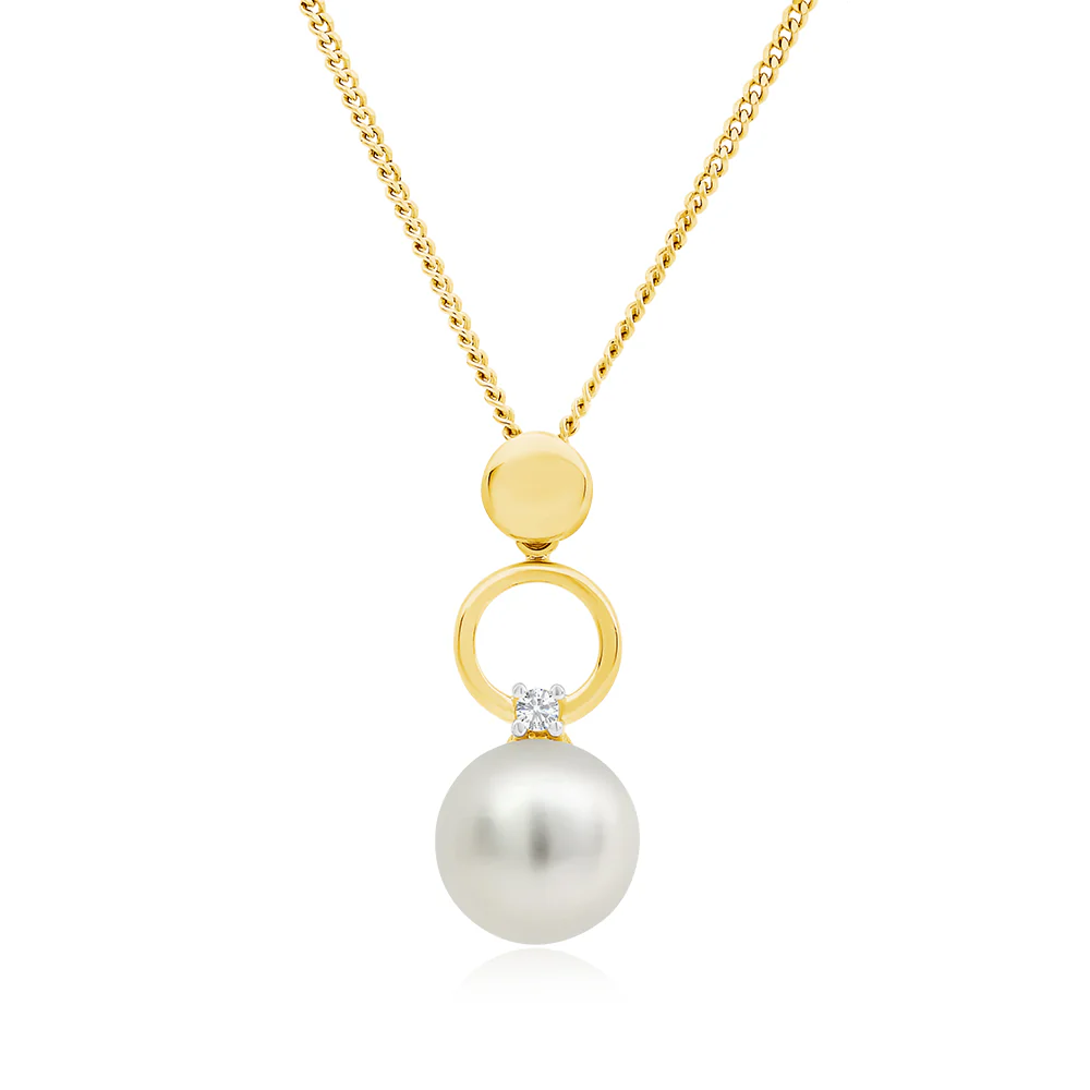 Button Pearl & Diamond Necklace